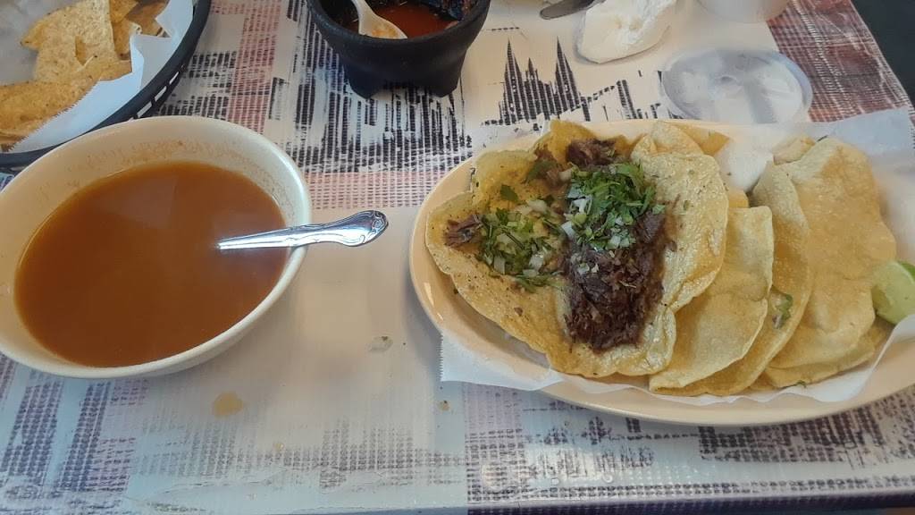 Birriería y Taquería El Arandas | restaurant | 2025 W 47th St, Chicago, IL 60609, USA | 8724445690 OR +1 872-444-5690