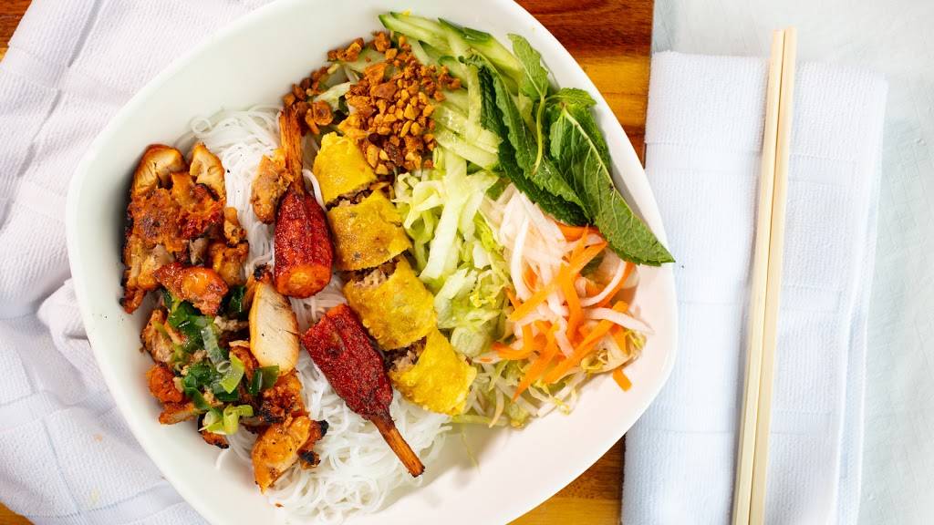 Pho Soho | restaurant | 925 Rathburn Rd E, Mississauga, ON L4W 4C3, Canada | 9058972888 OR +1 905-897-2888