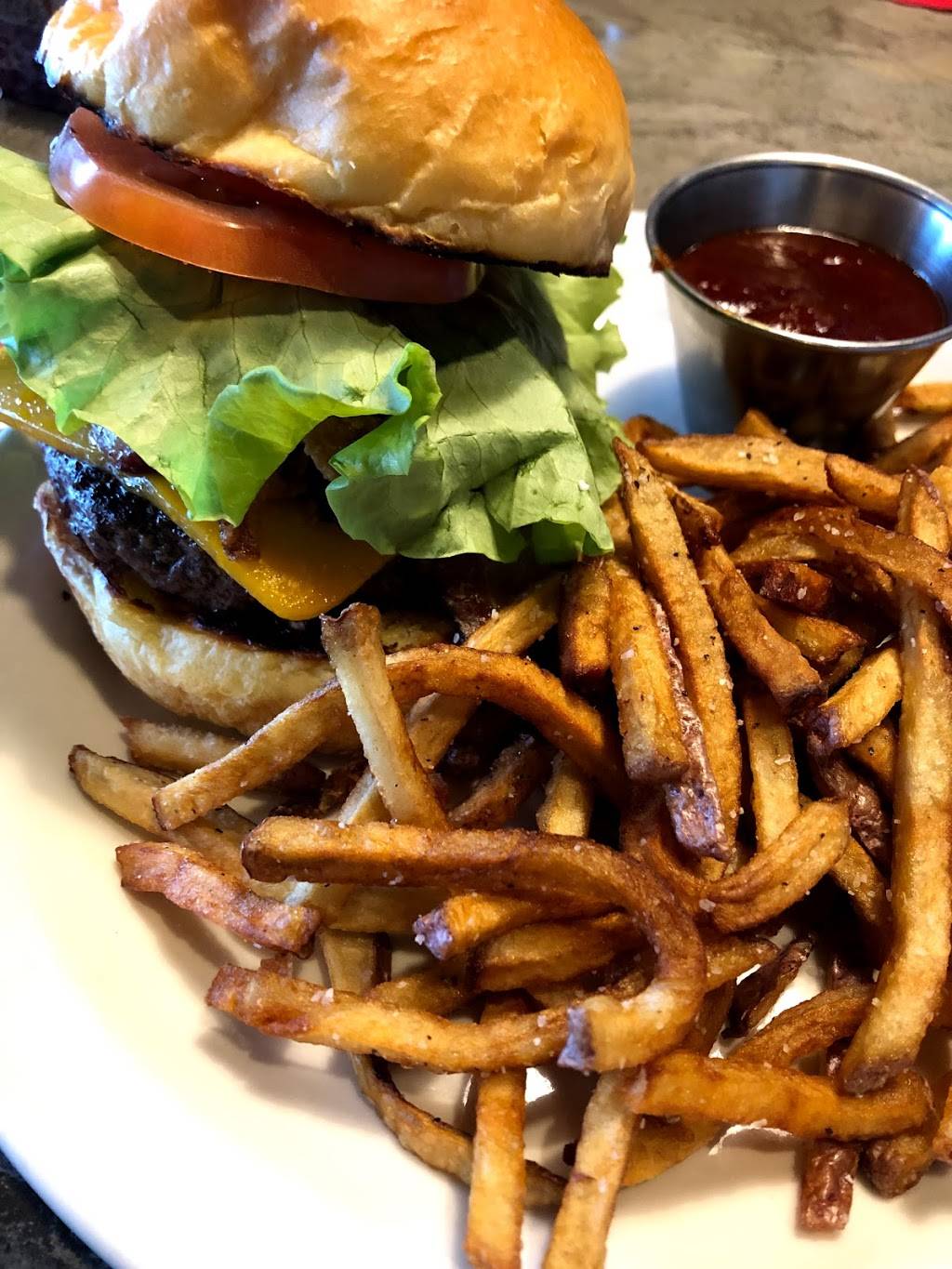 The Mad Apple Burger & Billiard Co. | restaurant | 3025 W College Ave, Appleton, WI 54914, USA | 9209553990 OR +1 920-955-3990