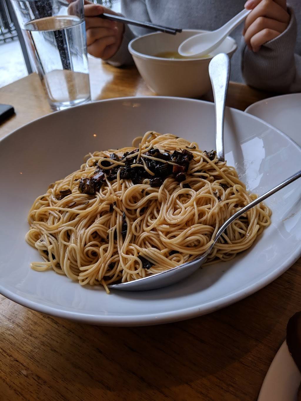 Shine | restaurant | 756 W Webster Ave, Chicago, IL 60614, USA | 7732960101 OR +1 773-296-0101