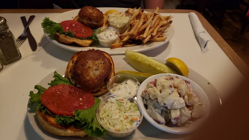 Davis Pub | restaurant | 400 Chester Ave, Annapolis, MD 21403, USA | 4102687432 OR +1 410-268-7432