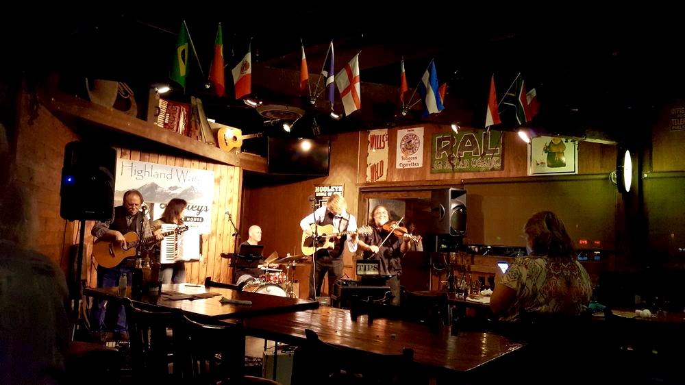 Hooleys Public House | restaurant | 5500 Grossmont Center Dr #247, La Mesa, CA 91942, USA | 6197136900 OR +1 619-713-6900