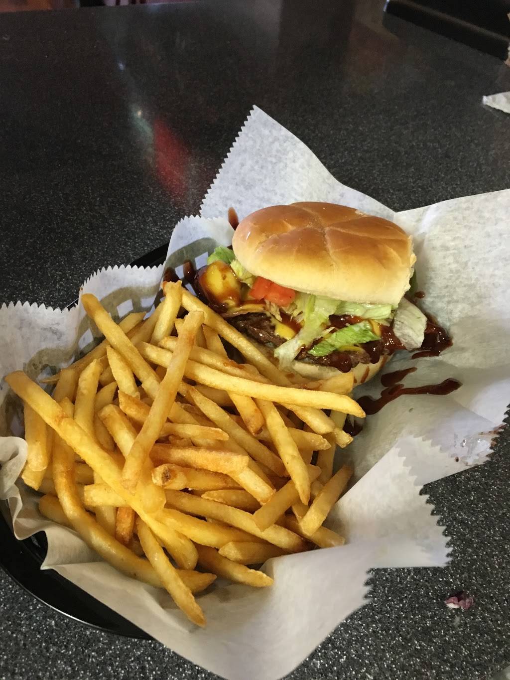 Lou and Harrys Bar/Grill | restaurant | 211 E Grand River Ave, East Lansing, MI 48823, USA | 5176572762 OR +1 517-657-2762