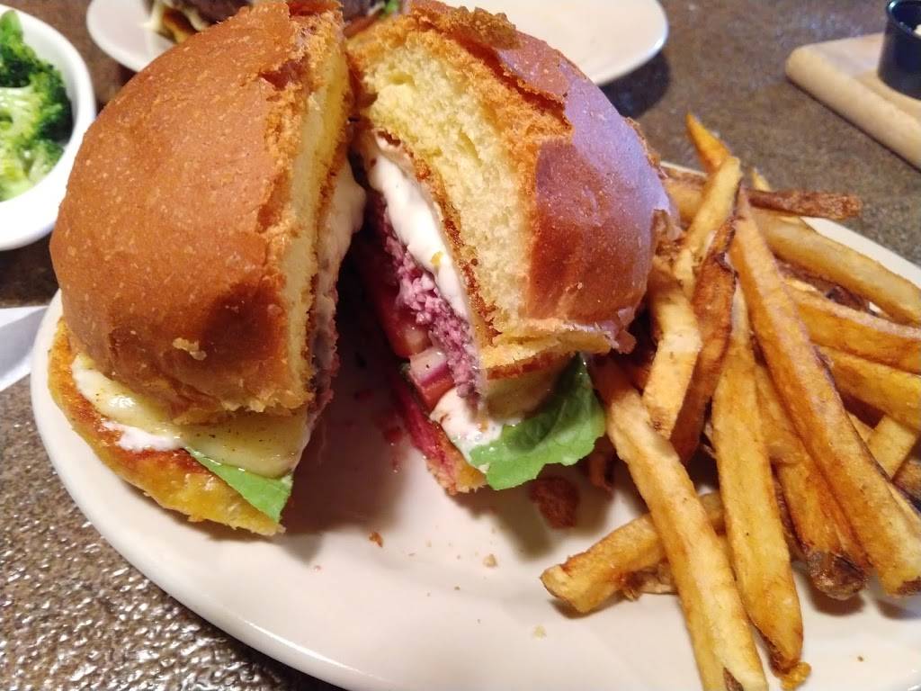 Central Station Steak And Ale | restaurant | 2281 Central Ave, Cambridge, OH 43725, USA | 7404399054 OR +1 740-439-9054