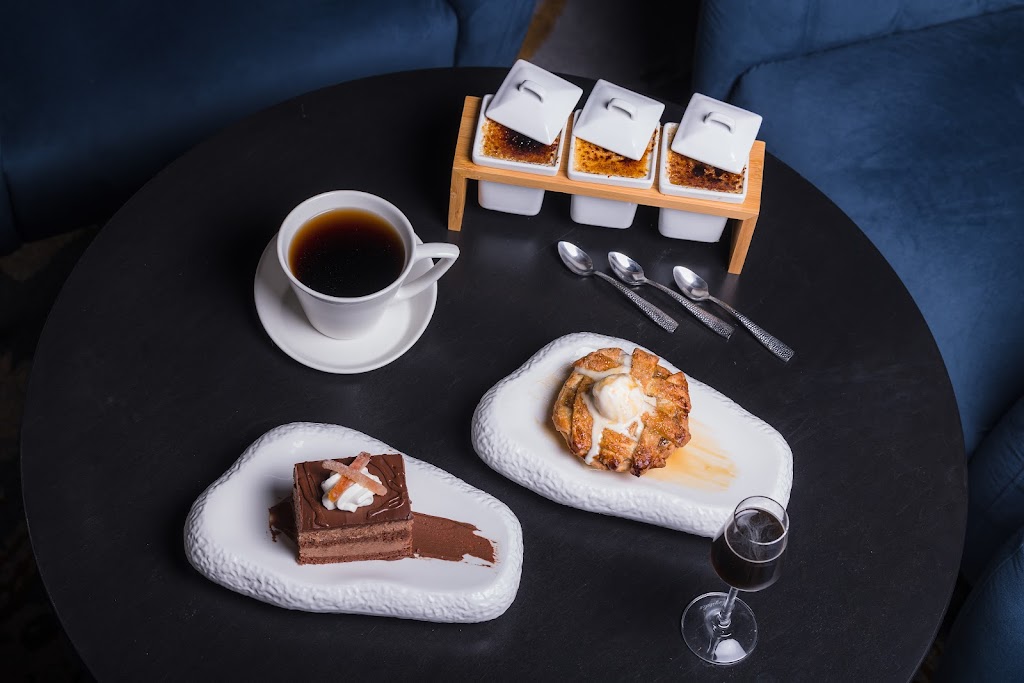 The Maple Room Restaurant & Lounge | restaurant | 377 Maple Ave W, Vienna, VA 22180, USA | 7032235534 OR +1 703-223-5534