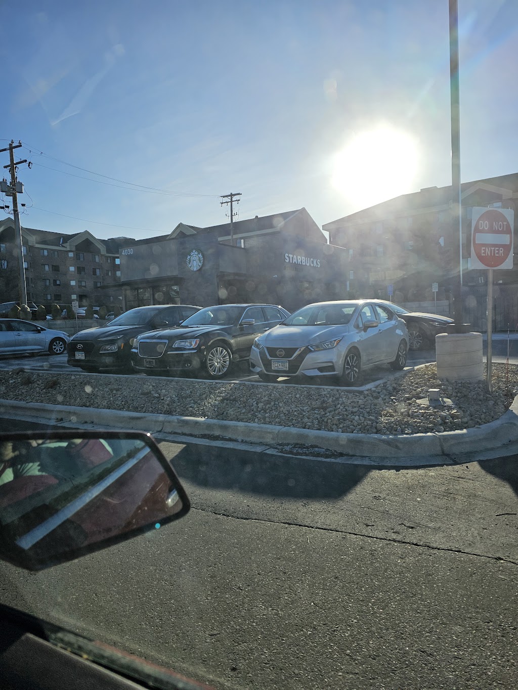 Starbucks | cafe | 4030 Lakeland Ave N, Minneapolis, MN 55422, USA | 7632990018 OR +1 763-299-0018