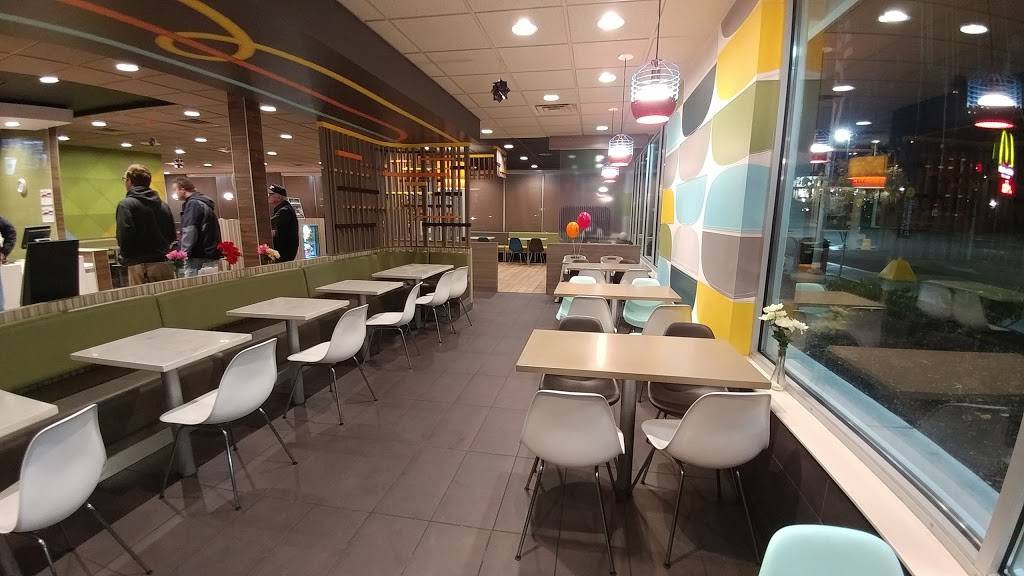 McDonalds | cafe | 3000 E 10th St, Jeffersonville, IN 47130, USA | 8122830663 OR +1 812-283-0663