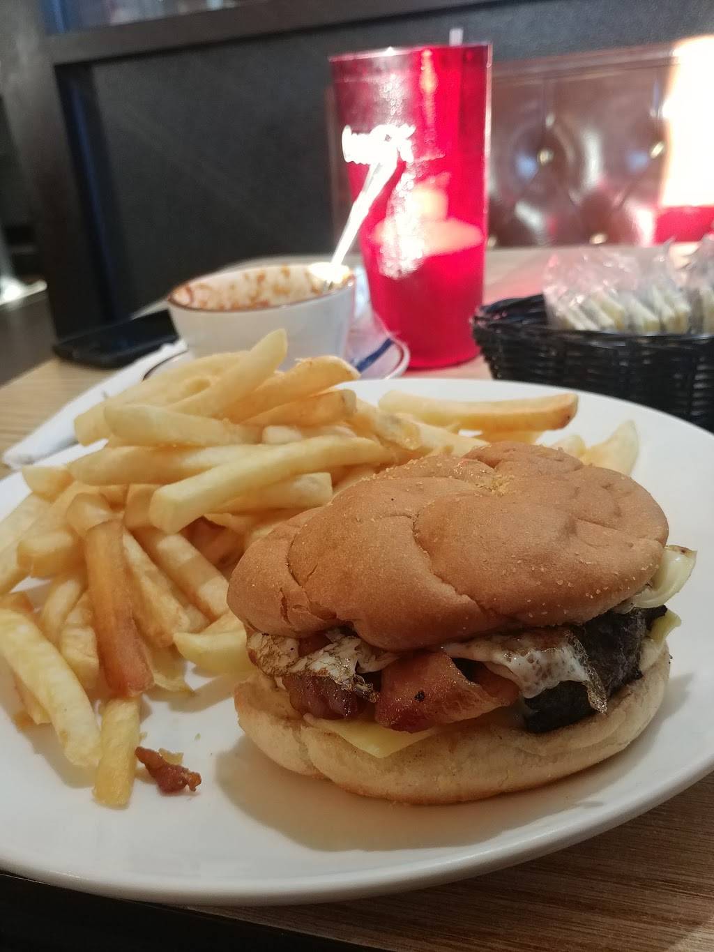 Huddle Cafe | restaurant | 802 Main St, Ashton, IL 61006, USA | 8154532677 OR +1 815-453-2677