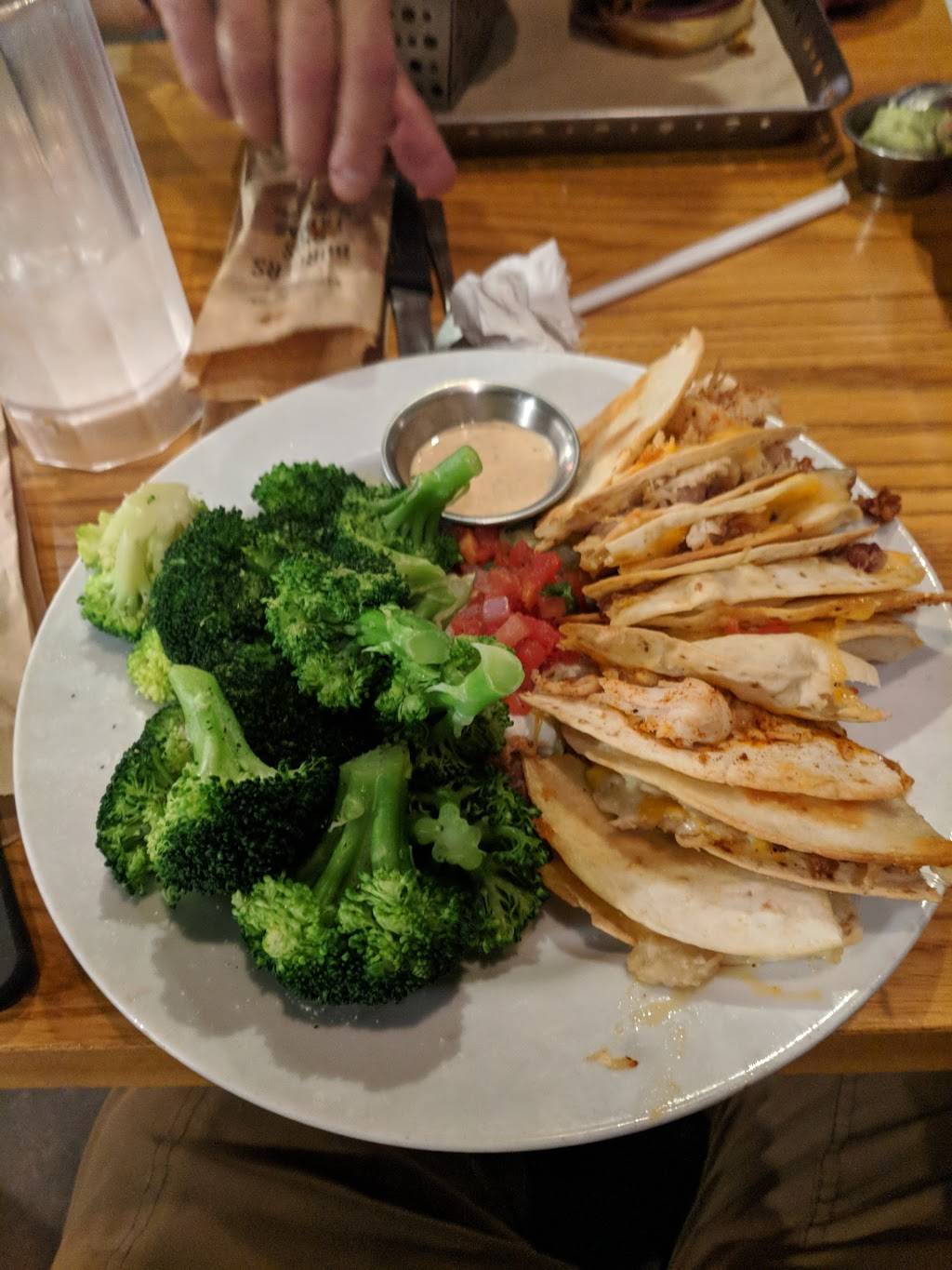 Chilis Grill & Bar | meal takeaway | 250 Silhavy Rd, Valparaiso, IN 46383, USA | 2194657344 OR +1 219-465-7344