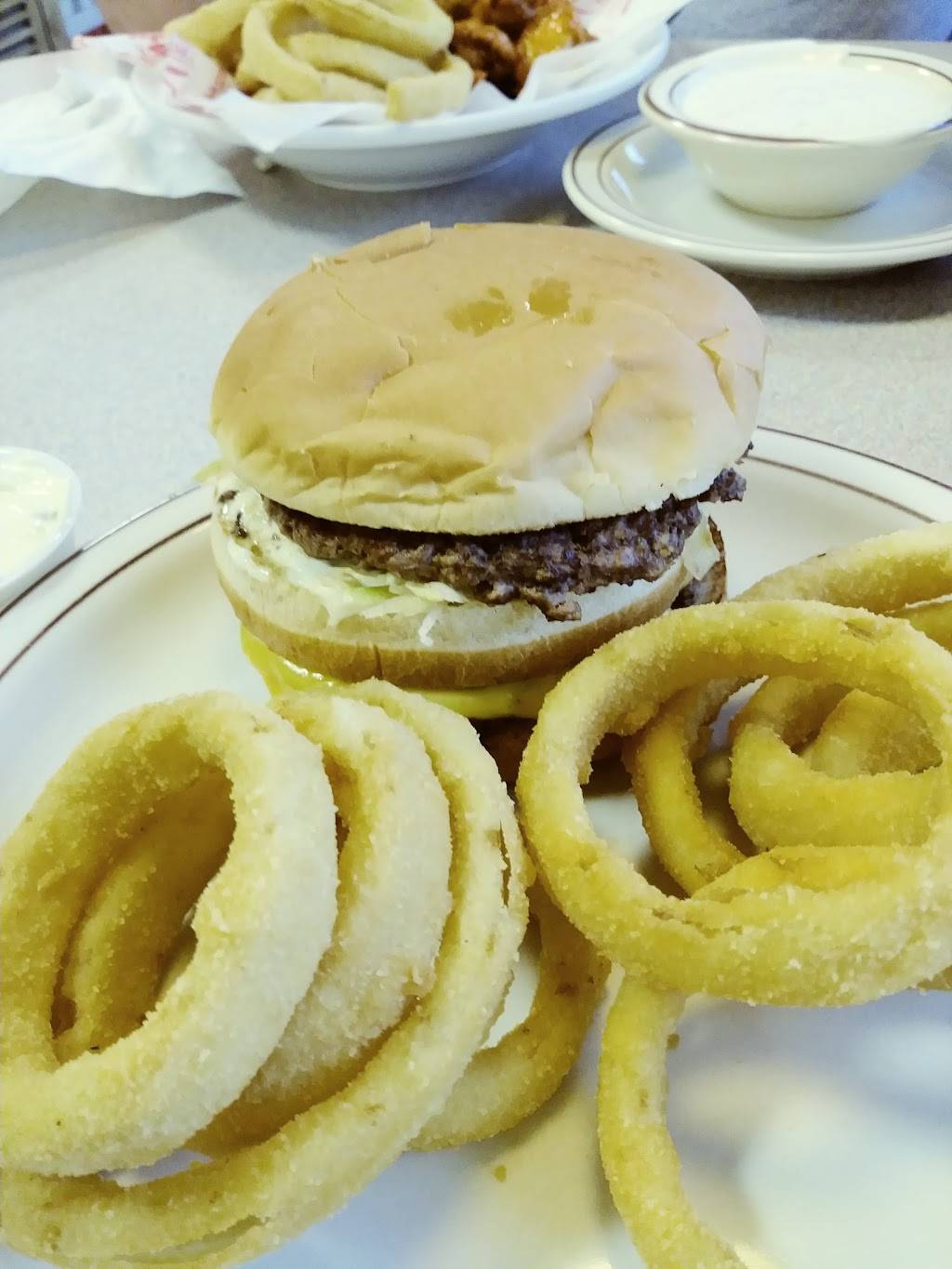 Frischs Big Boy | restaurant | 125 Sky Park Dr NE, Corydon, IN 47112, USA | 8127381970 OR +1 812-738-1970