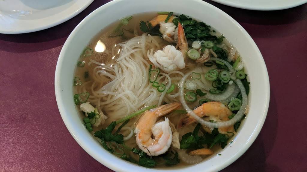 V.Nam Pho | restaurant | 15332 W Bell Rd, Surprise, AZ 85374, USA | 6235942696 OR +1 623-594-2696