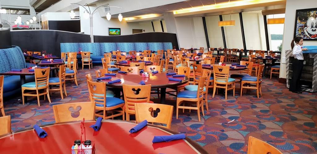 Chef Mickeys | restaurant | 4600 World Dr, Orlando, FL 32830, USA | 4079393463 OR +1 407-939-3463