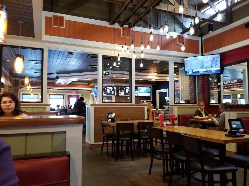 Chilis Grill & Bar | restaurant | 2670 Crossing Cir, Traverse City, MI 49684, USA | 2319290200 OR +1 231-929-0200