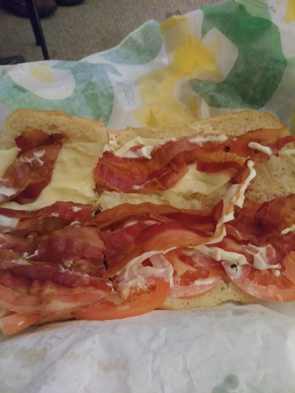 Subway | restaurant | 514 Main St, Springvale, ME 04083, USA | 2074906606 OR +1 207-490-6606