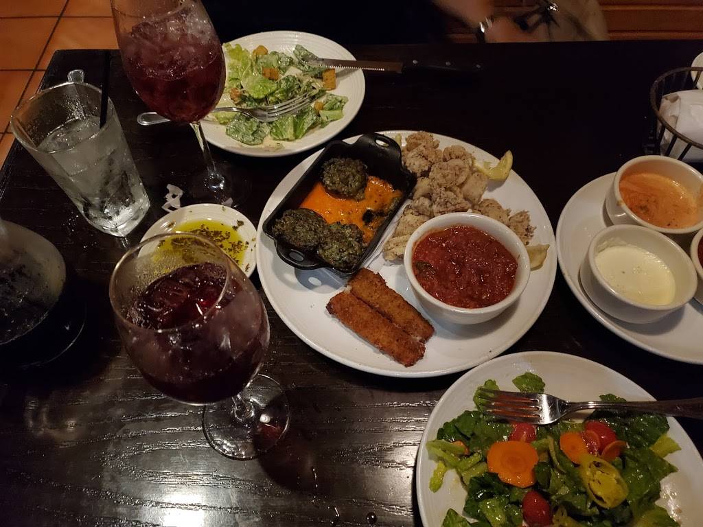 Carrabbas Italian Grill | meal takeaway | 5701 Vineland Rd, Orlando, FL 32819, USA | 4073557277 OR +1 407-355-7277