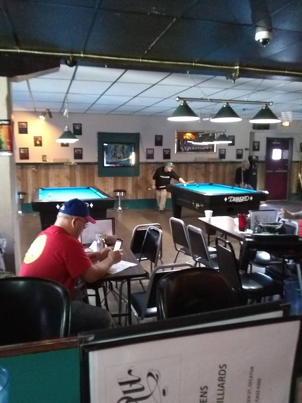 Biggens Bar and Billiards | restaurant | 858 W Green St, Decatur, IL 62522, USA | 2174226360 OR +1 217-422-6360
