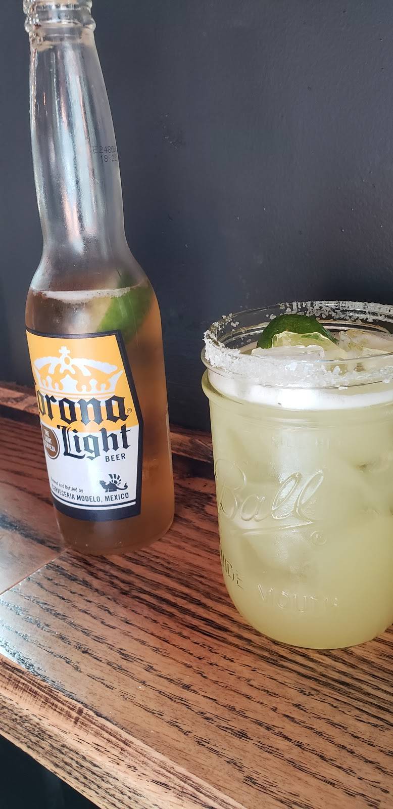 Surf Club | restaurant | 337 Thames St, Newport, RI 02840, USA | 4016195701 OR +1 401-619-5701