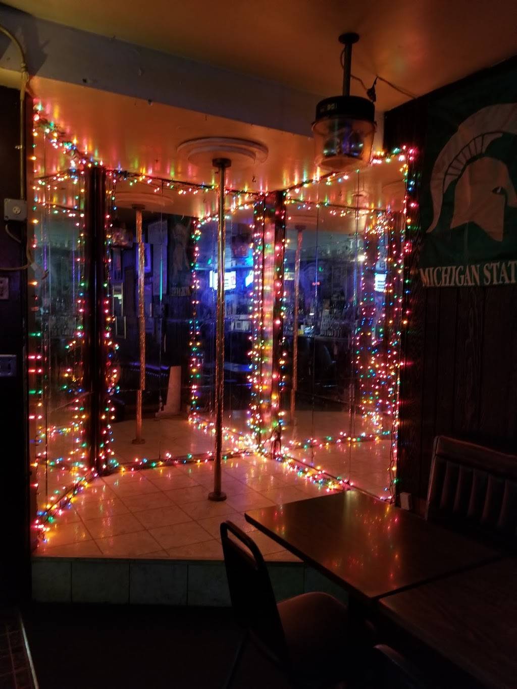 Shamrock Inn | restaurant | 7500 Mentor Ave, Mentor, OH 44060, USA | 4409463111 OR +1 440-946-3111