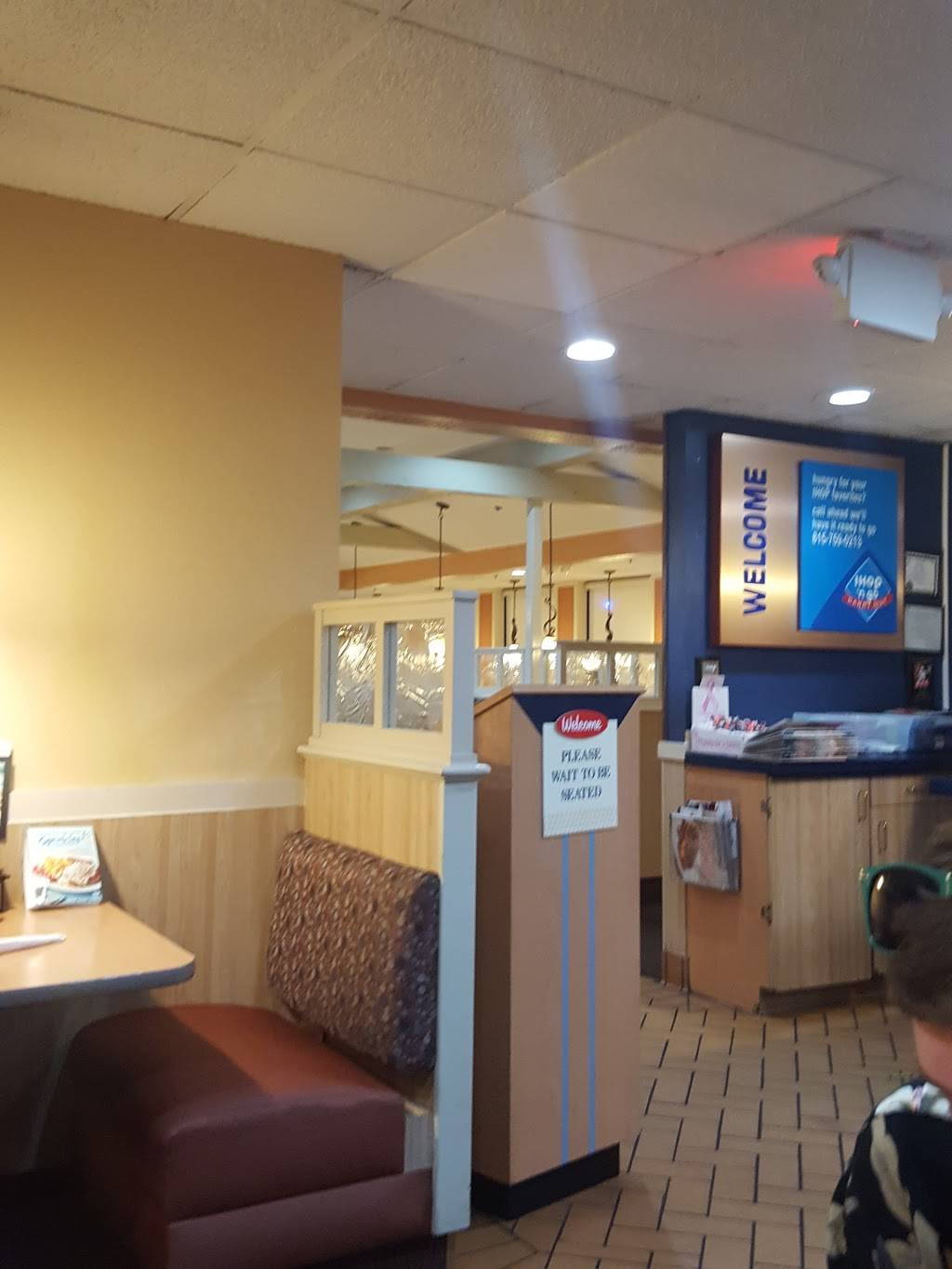 IHOP | bakery | 4228 W Elm St, McHenry, IL 60050, USA | 8157590213 OR +1 815-759-0213