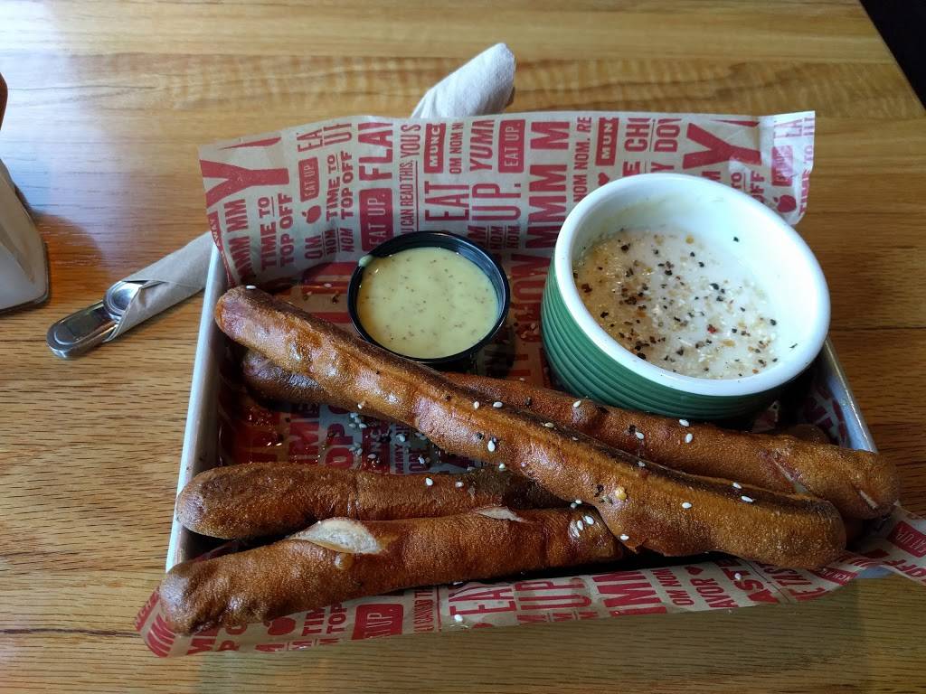 Applebees Grill + Bar | restaurant | 281 Commonwealth Blvd W, Martinsville, VA 24112, USA | 2766382377 OR +1 276-638-2377