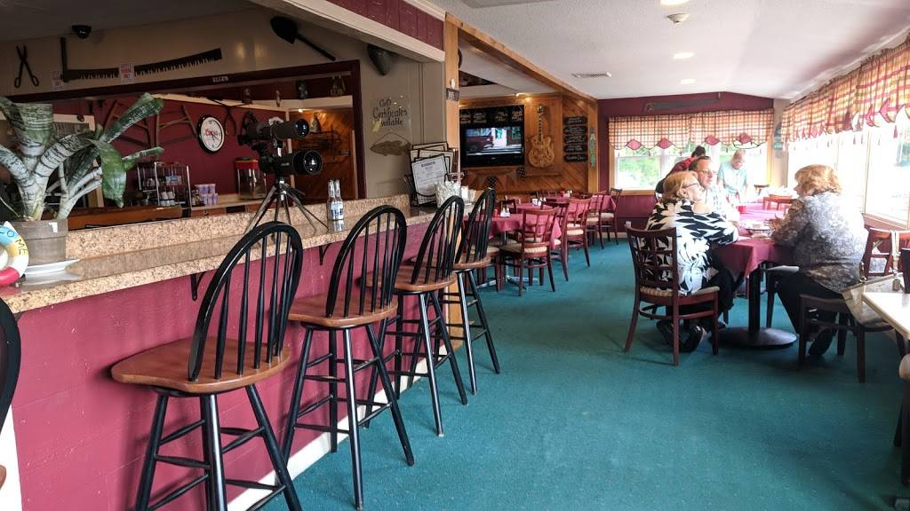 Russos Lakeside Seafood & SteakHouse | restaurant | 702 River St, Palmer, MA 01069, USA | 4132892360 OR +1 413-289-2360