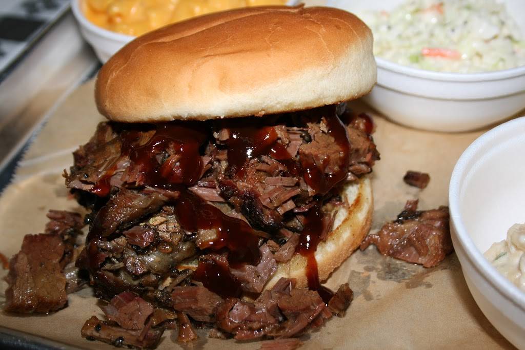 Vinnie & Sarahs Smokin BBQ Joint | restaurant | 490 1/2 State St., Madison, IN 47250, USA | 8122740315 OR +1 812-274-0315