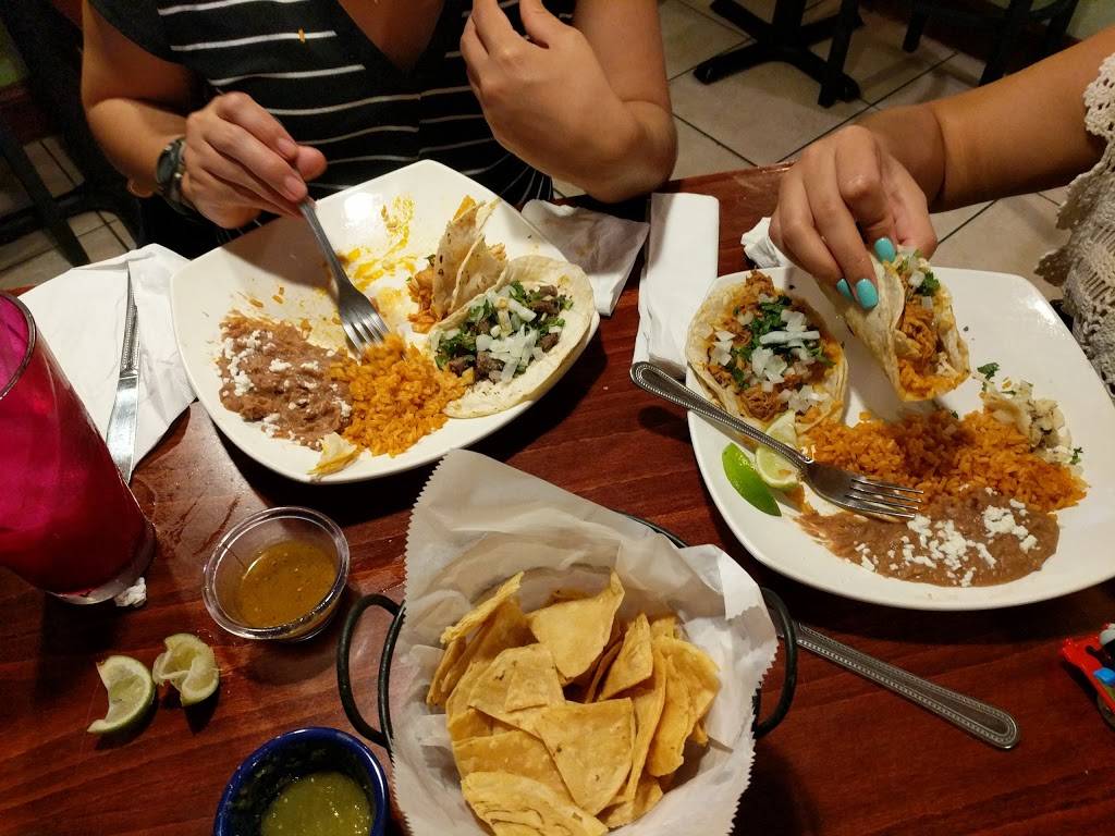 Salsa Brava Mexican Grill | restaurant | 10265 Tamiami Trail N #10, Naples, FL 34108, USA | 2392540222 OR +1 239-254-0222