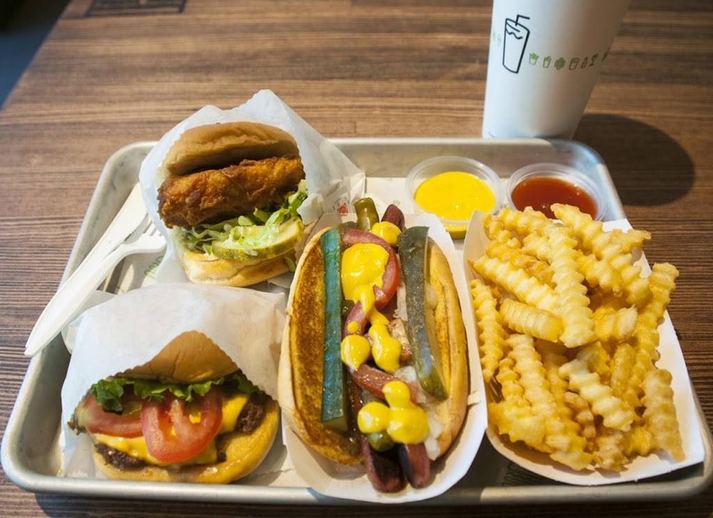 Shake Shack | restaurant | The Gallery at Westbury Plaza, 860 Old Country Rd, Garden City, NY 11530, USA | 5166202880 OR +1 516-620-2880