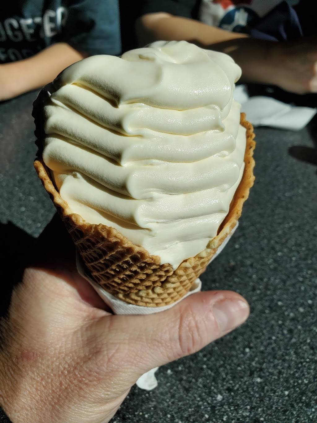 Braums Ice Cream & Burger Restaurant | restaurant | 2201 N Rock Rd, Derby, KS 67037, USA | 3167888740 OR +1 316-788-8740