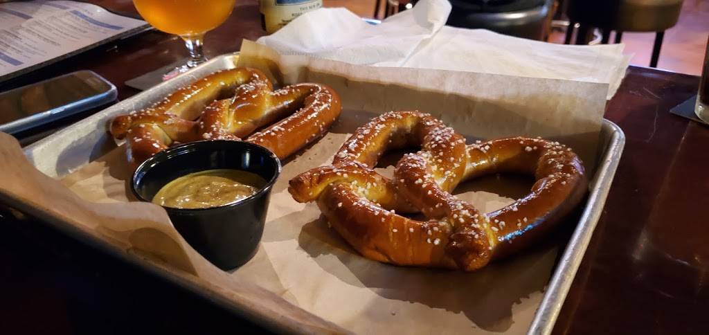 Beer & Brats | restaurant | 5005 S Cooper St #183, Arlington, TX 76017, USA | 8176181450 OR +1 817-618-1450