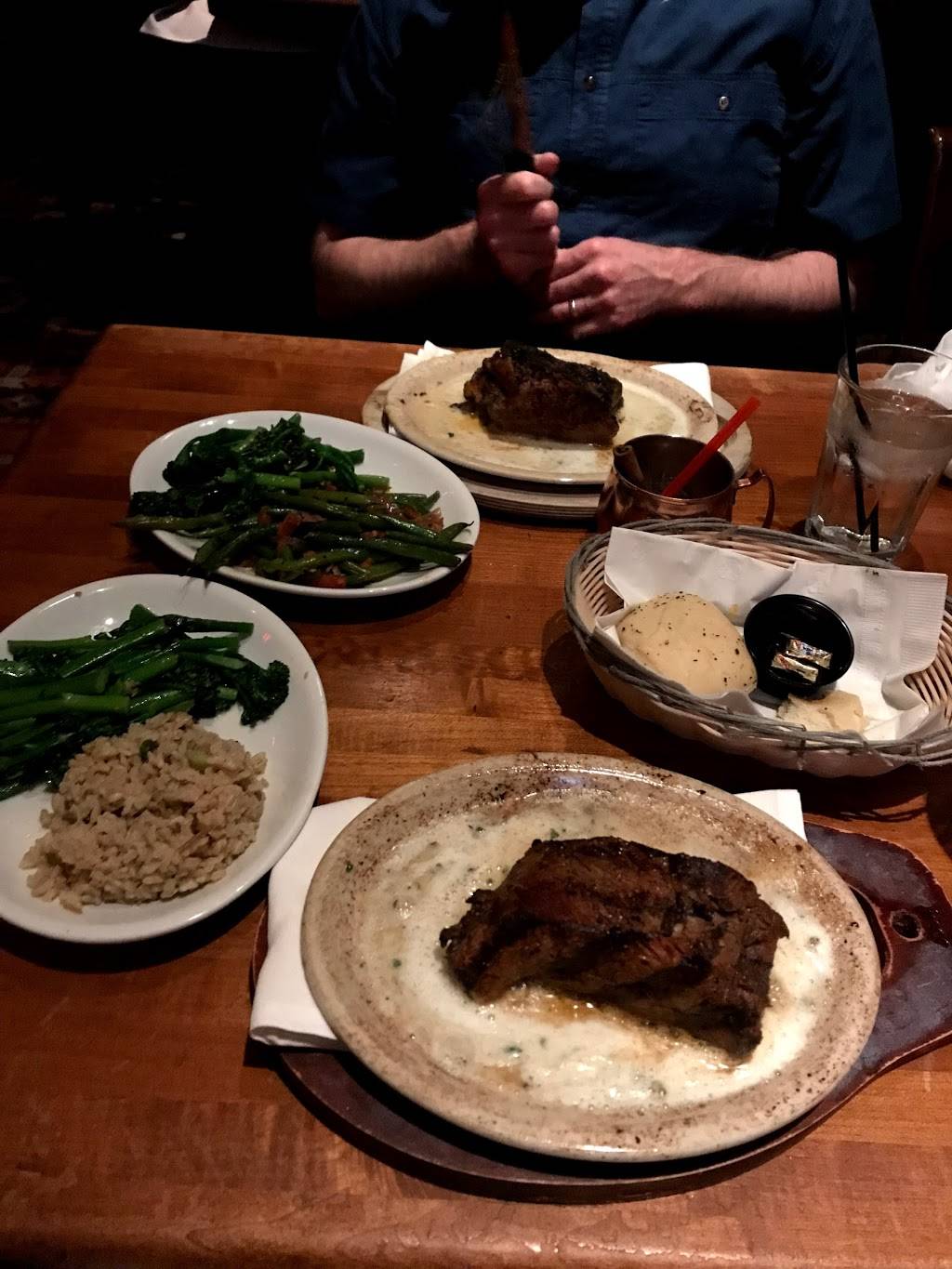 Yosemite Ranch | restaurant | 1520 E Champlain Dr, Fresno, CA 93720, USA | 5594344403 OR +1 559-434-4403