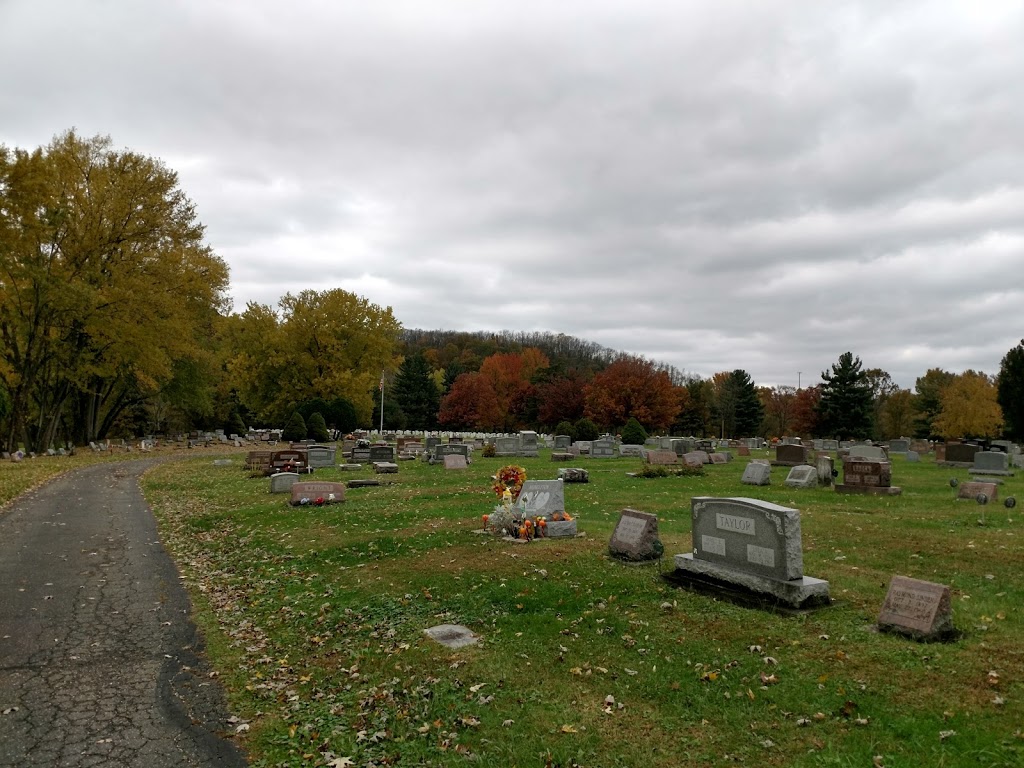 Big Bend Golf Course | restaurant | 315 W 10th St, Uhrichsville, OH 44683, USA | 7402297660 OR +1 740-229-7660