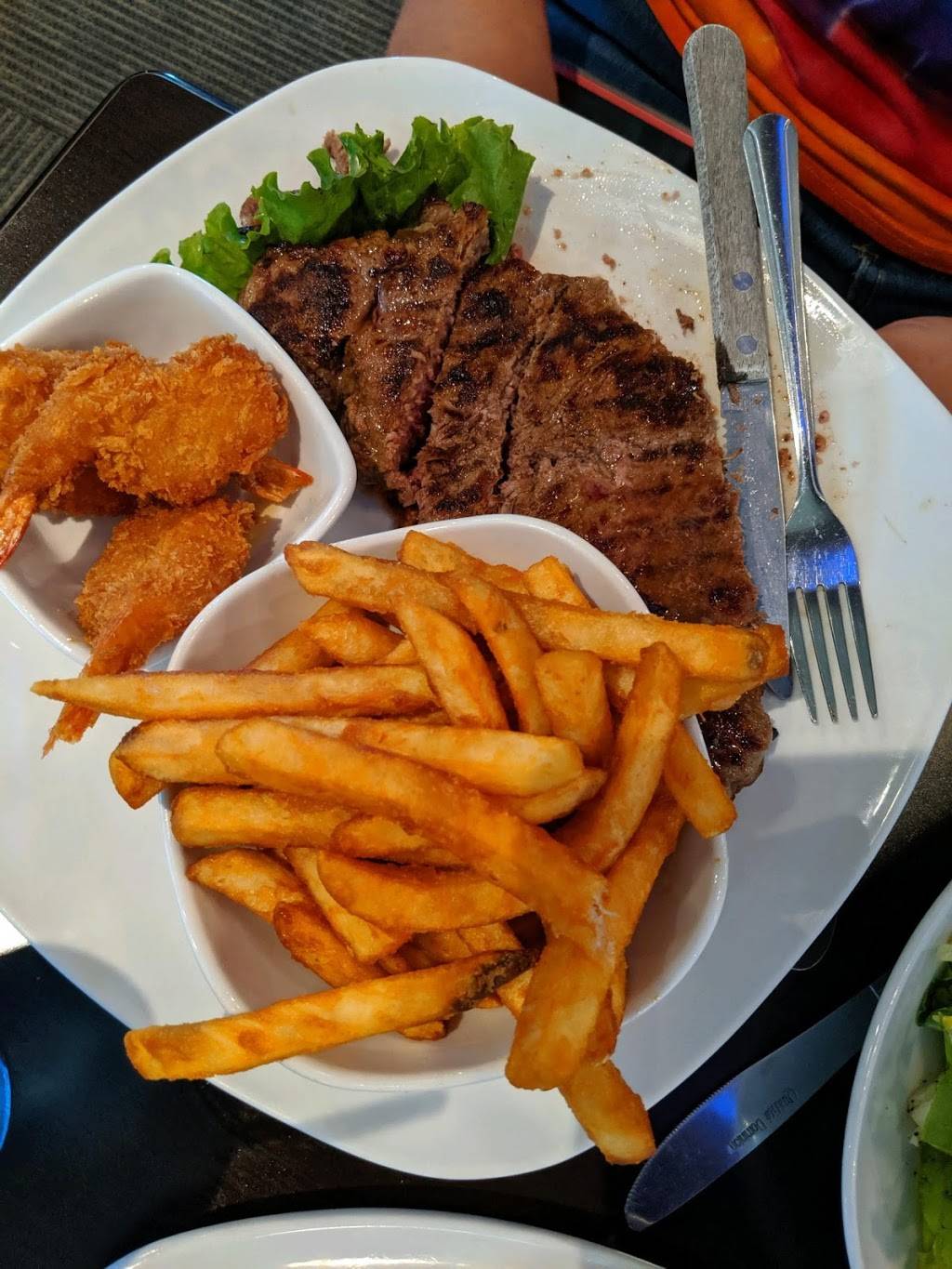 Nicks Country Oven | restaurant | 511 W 14 Mile Rd, Clawson, MI 48017, USA | 2488507289 OR +1 248-850-7289