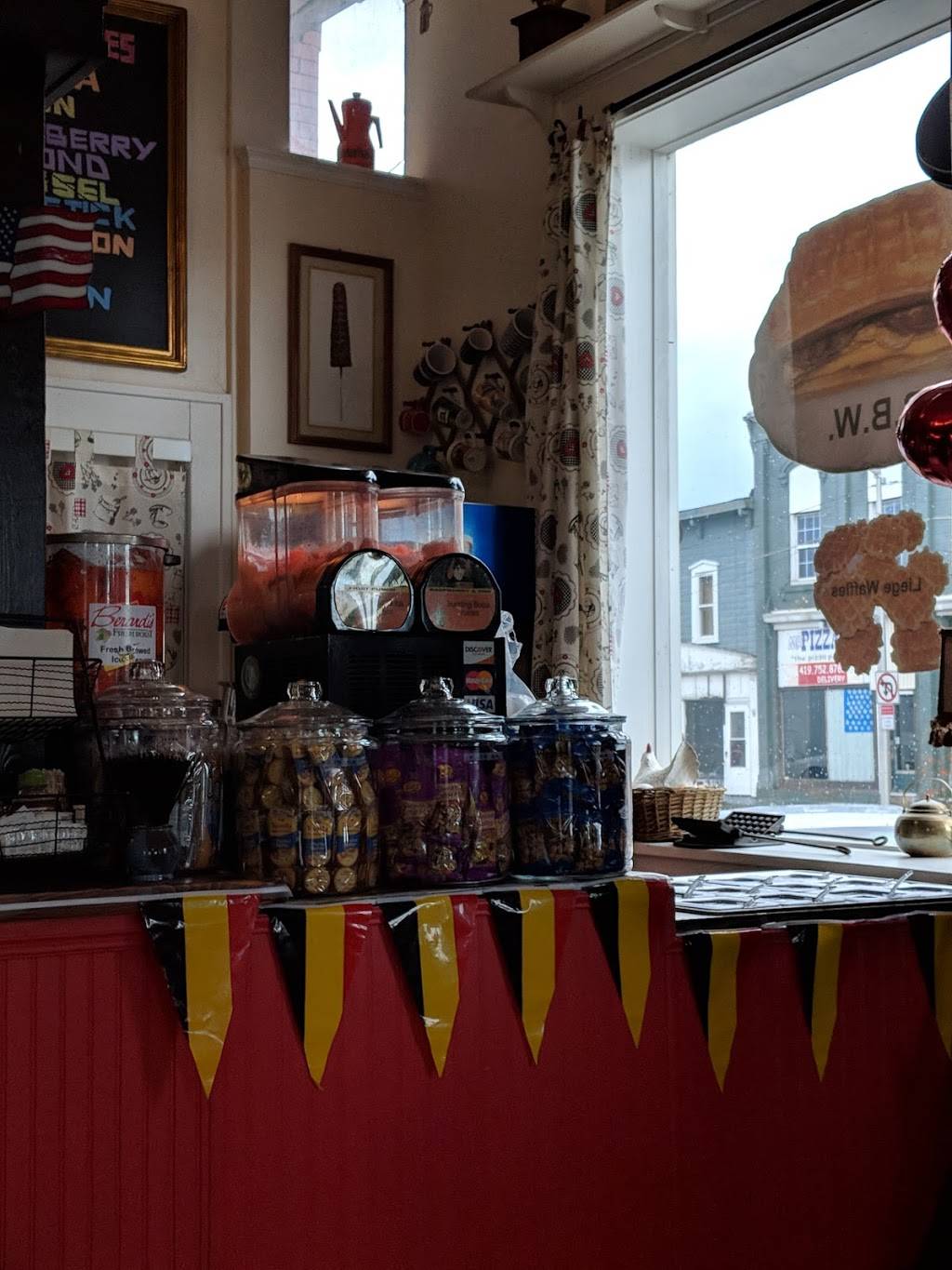 Omas Belgian Waffles and Cafe | restaurant | 9 Main St, Greenwich, OH 44837, USA | 5674594108 OR +1 567-459-4108