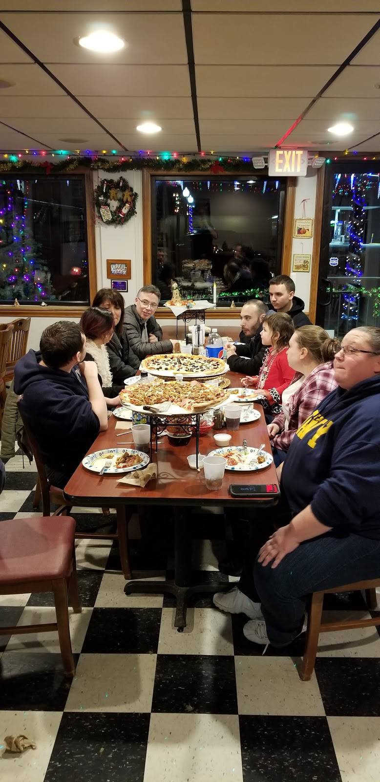 LaGrange Village Pizza | restaurant | 118 Public Square, Lagrange, OH 44050, USA | 4403555199 OR +1 440-355-5199