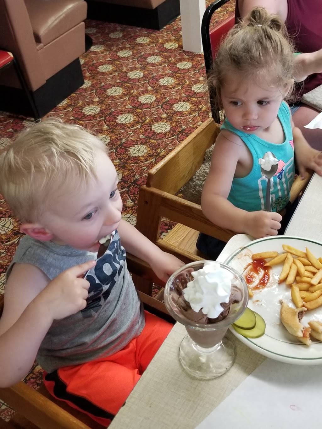 Venetias Restaurant | restaurant | 93 W Grand Ave, Old Orchard Beach, ME 04064, USA | 2079345813 OR +1 207-934-5813