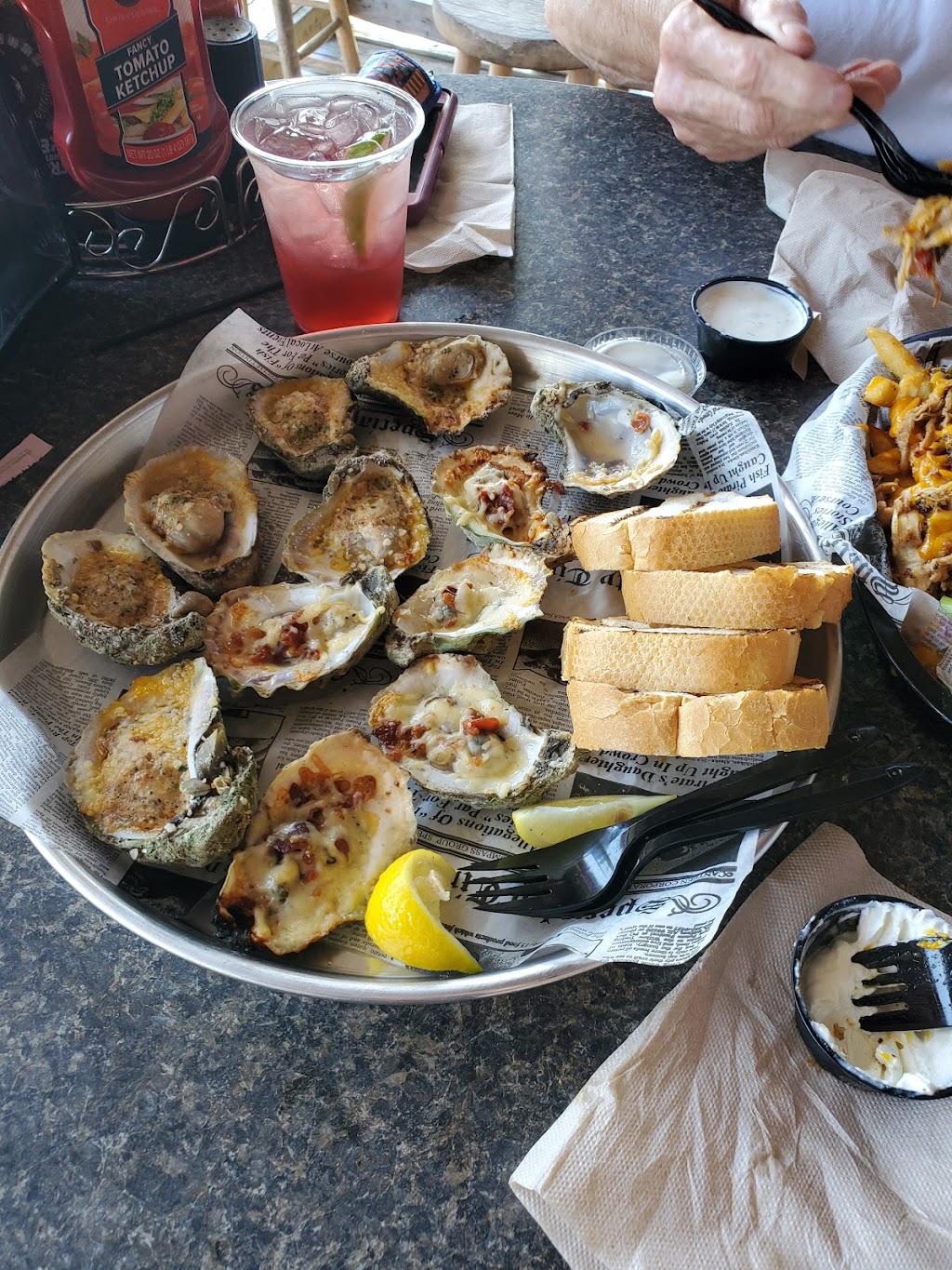 Docs Oyster Bar | restaurant | 303 Glen Avenue, Behind Compass Rose, Valparaiso, FL 32580, USA | 8507290406 OR +1 850-729-0406