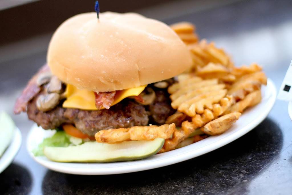 Champs Sports Bar and Grill | restaurant | 220 S Knowles Ave, New Richmond, WI 54017, USA | 7152463345 OR +1 715-246-3345