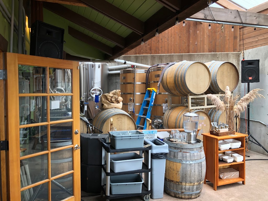 Yachats Brewing + Farmstore | restaurant | 348 US-101, Yachats, OR 97498, USA | 5415473884 OR +1 541-547-3884