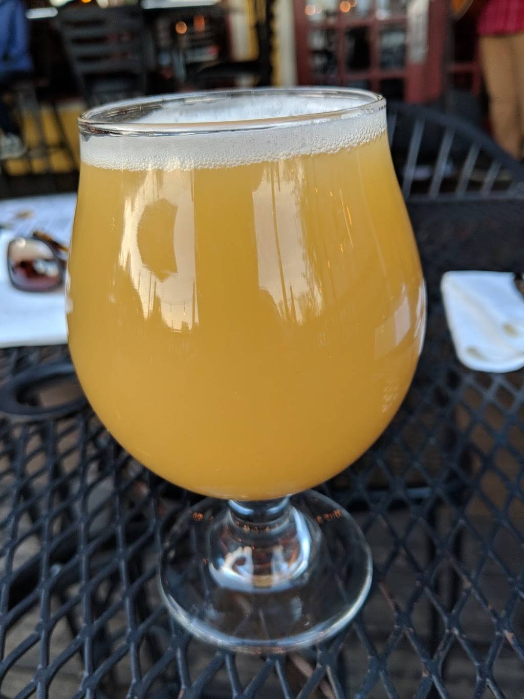 On Tap Bar & Grill | restaurant | 4 Park St, Essex Junction, VT 05452, USA | 8028783309 OR +1 802-878-3309