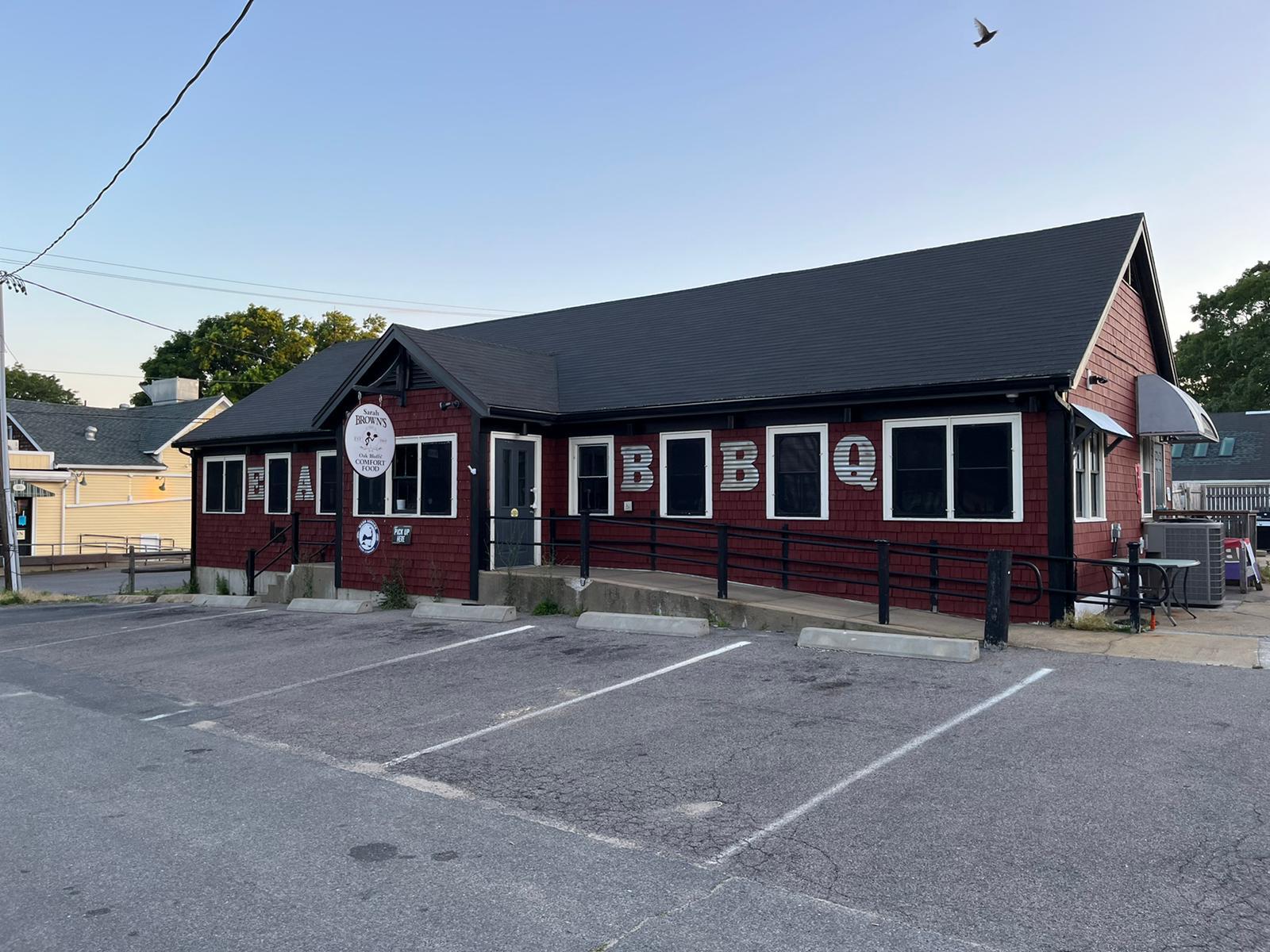 Sarah Browns Comfort Food | restaurant | 7 Oakland Ave, Oak Bluffs, MA 02557, United States | 5165263943 OR +1 516-526-3943