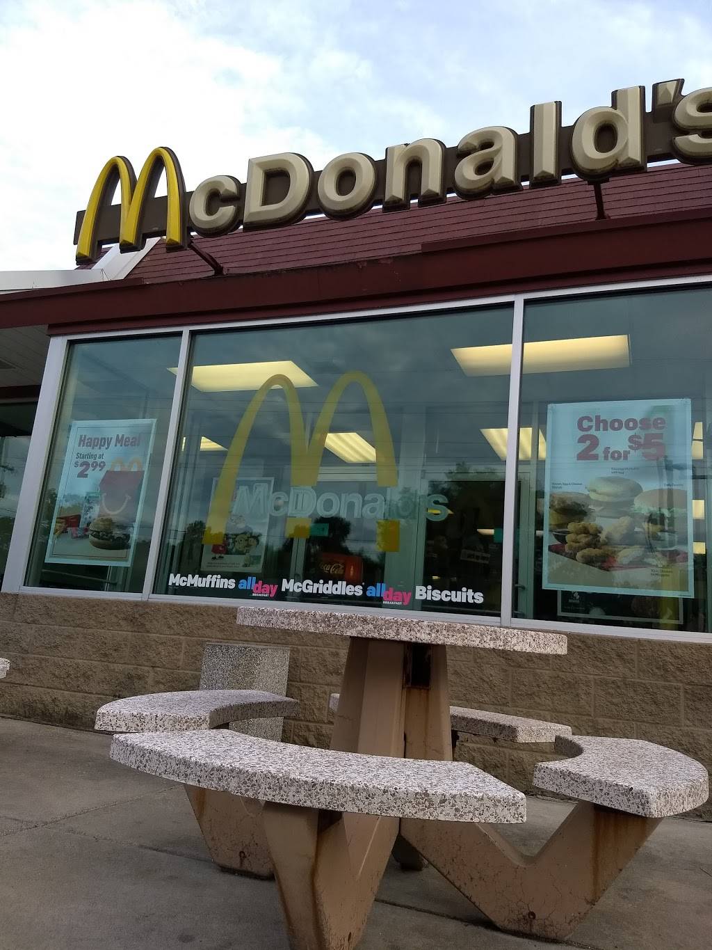 McDonalds | cafe | 1831 Sherman Blvd West, Muskegon, MI 49441, USA | 2317552585 OR +1 231-755-2585