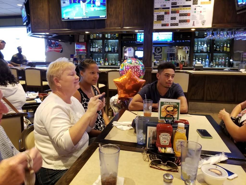 Gators Grill & Spirits | restaurant | 3313 E Agency St, Burlington, IA 52601, USA | 3197532534 OR +1 319-753-2534