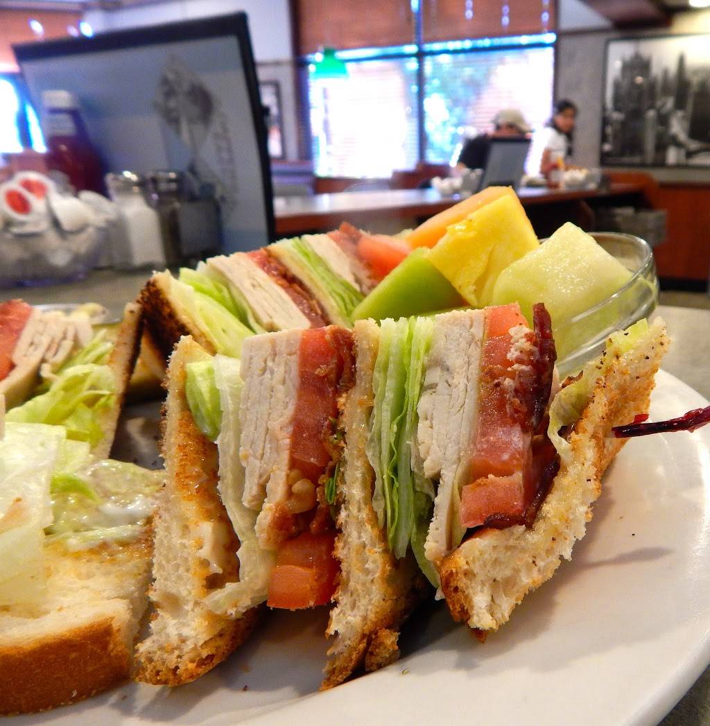 Dappers East | restaurant | 2901 W Addison St, Chicago, IL 60618, USA | 7735099100 OR +1 773-509-9100