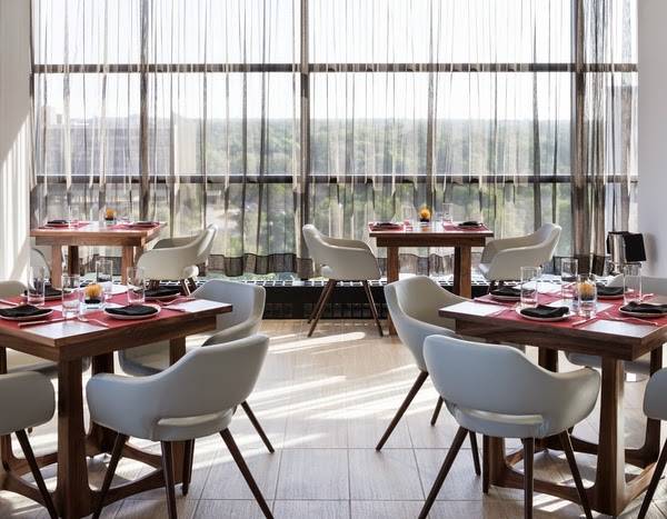 El Tapeo | restaurant | 2100 Spring Rd, Oak Brook, IL 60523, USA | 6308282044 OR +1 630-828-2044