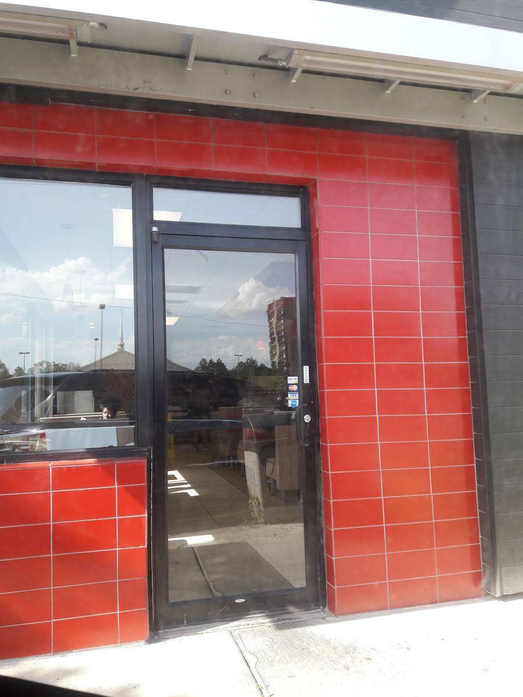 Burger King | restaurant | 20240 Plymouth Rd, Detroit, MI 48228, USA | 3138374392 OR +1 313-837-4392