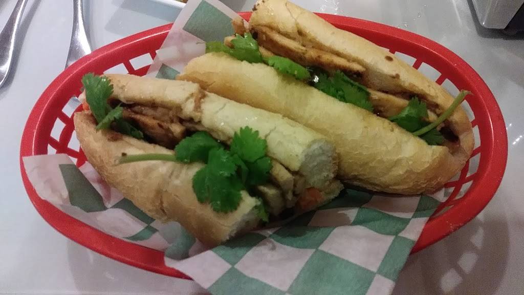 vPho | restaurant | 2671 Kirkwood Hwy, Newark, DE 19711, USA | 3023693993 OR +1 302-369-3993