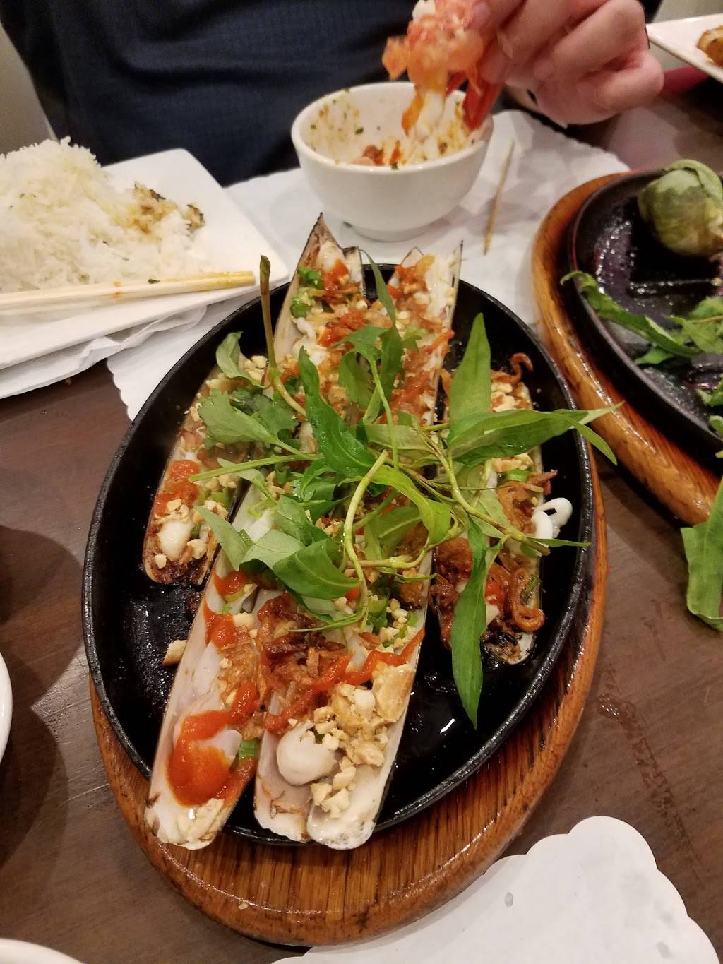 Ốc & Lẩu | restaurant | 10130 Garden Grove Blvd, Garden Grove, CA 92843, USA | 7146362000 OR +1 714-636-2000