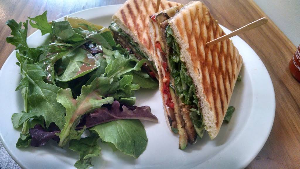 V Cafe | restaurant | 7013, 8164 Melrose Ave, Los Angeles, CA 90046, USA | 3239519577 OR +1 323-951-9577