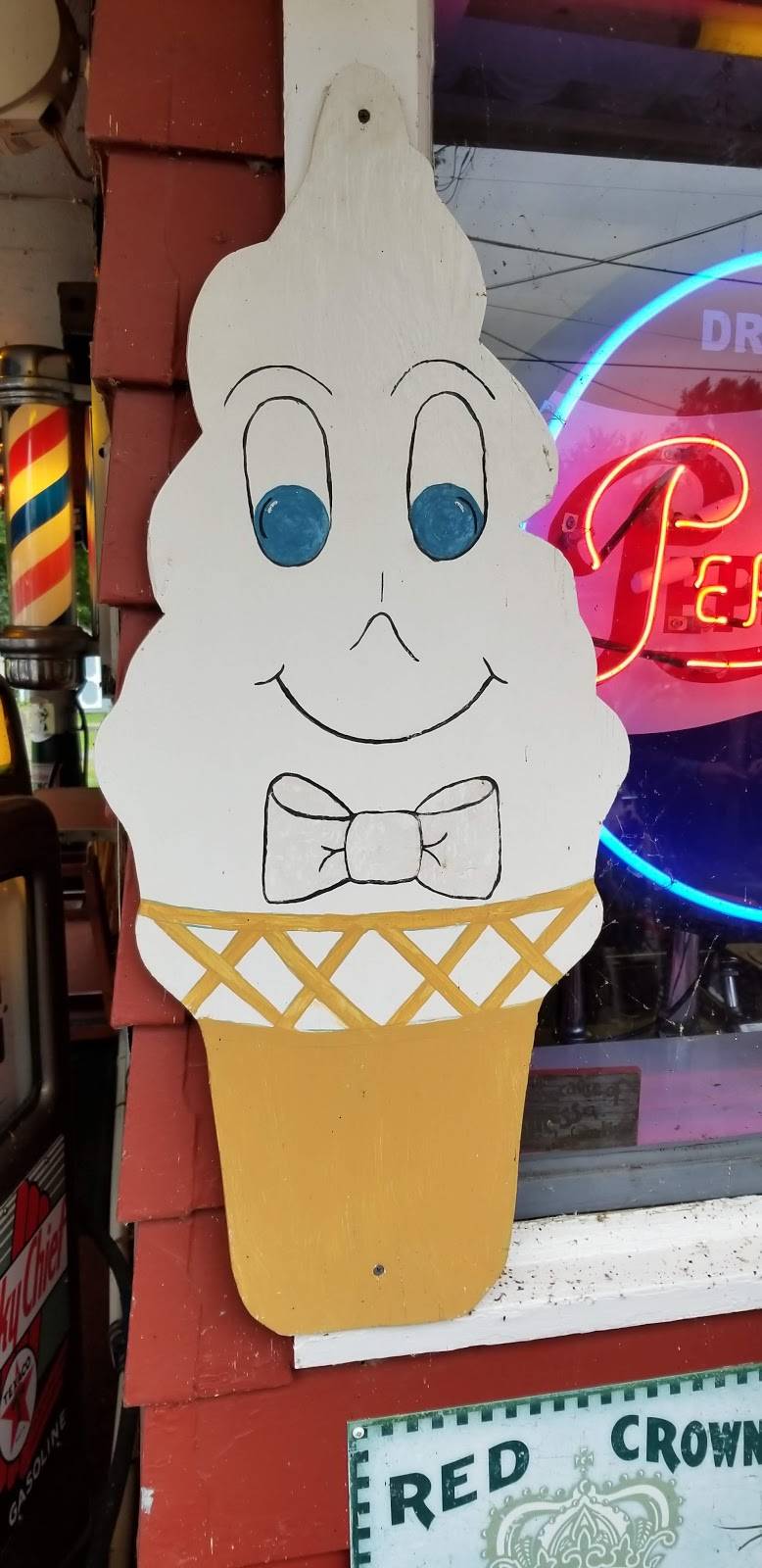 Jrs Dairy Sweet Drive Inn | restaurant | 1066 US-33, Wolflake, IN 46796, USA | 2606352045 OR +1 260-635-2045